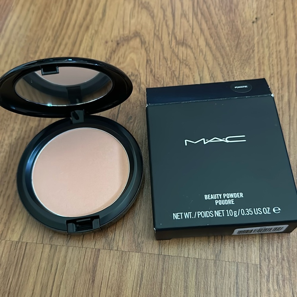 Vintage MAC x Raquel Welch Peaceful Beauty Powder!  Limited, rare, unused!